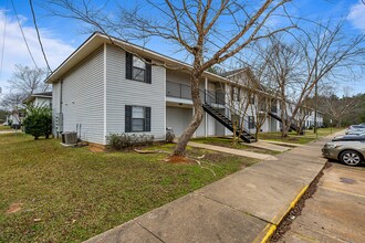 Village Green in Ruston, LA - Building Photo - Building Photo