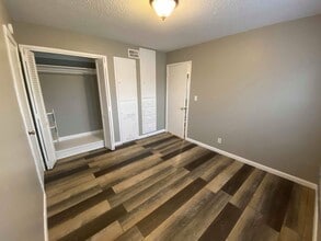 1606 N Meadowbrook Dr in Enid, OK - Building Photo - Building Photo