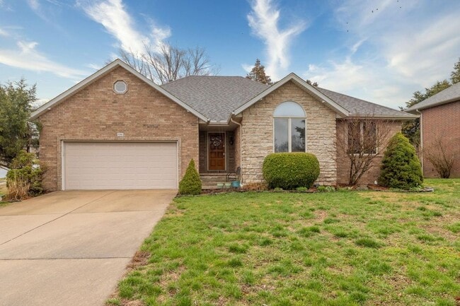 property at 5102 S Chatsworth Ave