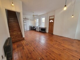 247 E Allen St in Philadelphia, PA - Building Photo