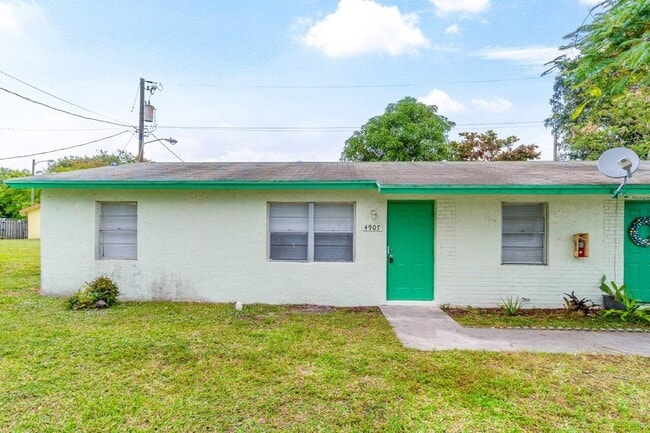 property at 4907 Gulfstream Rd