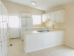 905 Tipperary Dr in Greensboro, NC - Building Photo - Building Photo