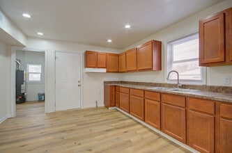 1815 Wilcox St in Crest Hill, IL - Foto de edificio - Building Photo