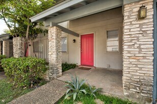 5905 Hidden Valley Trail in Austin, TX - Building Photo