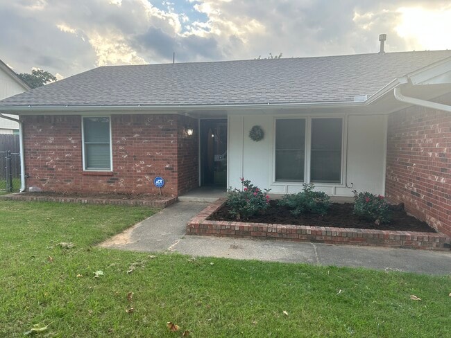 915 Oak Hill Rd in Choctaw, OK - Building Photo - Building Photo