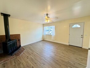 1837 Mendocino St in Seaside, CA - Foto de edificio - Building Photo