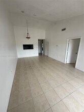 625 SW 113th Way in Pembroke Pines, FL - Foto de edificio - Building Photo