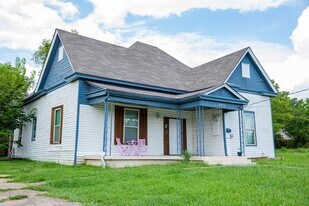 3913 Lee St in Greenville, TX - Building Photo