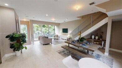 626 NE 12th Ave in Fort Lauderdale, FL - Foto de edificio - Building Photo