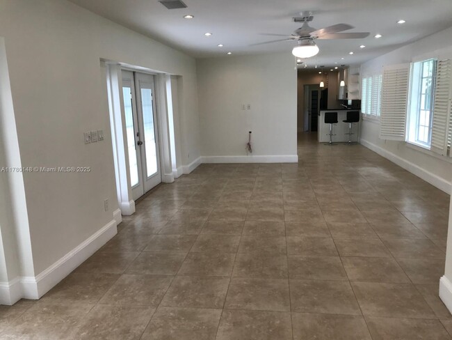 7790 SW 127th St in Pinecrest, FL - Building Photo - Building Photo