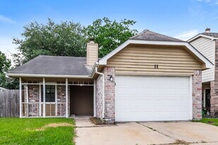 11 Crestbriar Ct in Baytown, TX - Building Photo