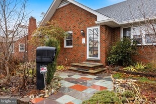 55 E Evesham Rd in Runnemede, NJ - Building Photo