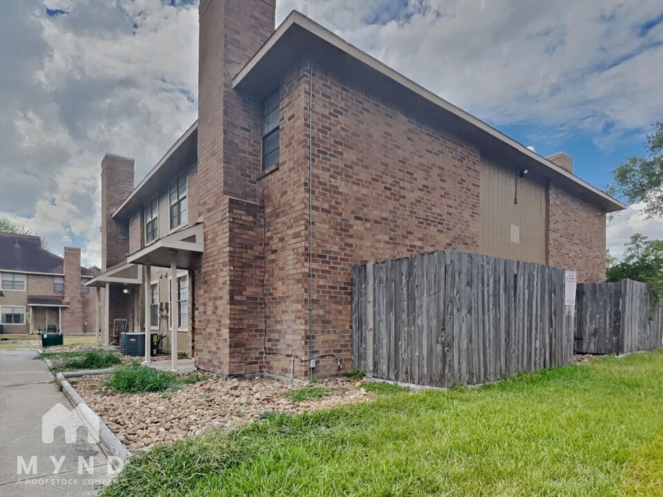 1802 Millhouse Rd in Houston, TX - Building Photo