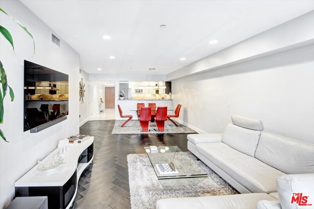 1319 N Detroit St in Los Angeles, CA - Building Photo