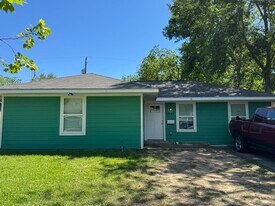 5846 Westover St in Houston, TX - Building Photo