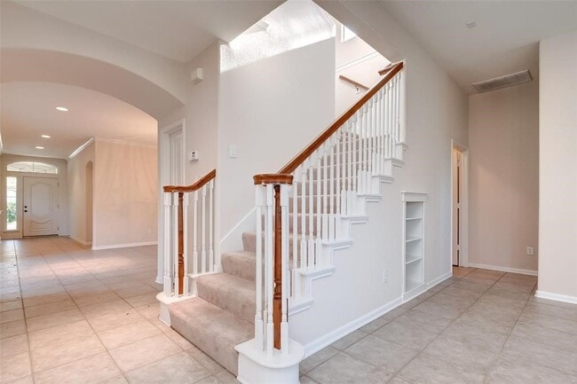 property at 34 N Longsford Cir