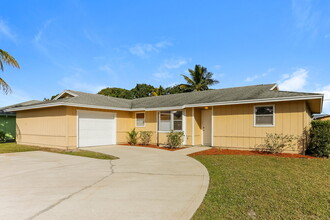 2151 SE Carnation Ave in Port St. Lucie, FL - Building Photo - Building Photo