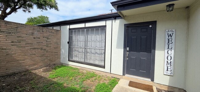 4013 Burning Tree Dr in San Antonio, TX - Building Photo - Building Photo