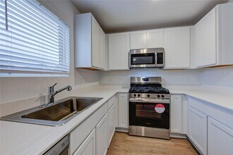 310 Birch Blossom Path in Magnolia, TX - Foto de edificio - Building Photo