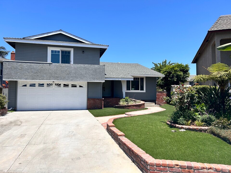 4565 Almond Ave in Seal Beach, CA - Foto de edificio
