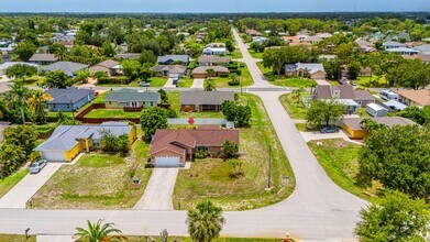 9084 Caloosa Rd in Ft. Myers, FL - Building Photo - Building Photo