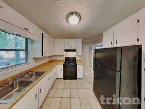 5040 Sumit Wood Dr NW in Kennesaw, GA - Foto de edificio - Building Photo