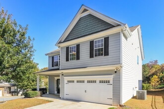 119 Cessna Dr in Canton, GA - Foto de edificio - Building Photo