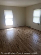 221 22nd Ave E in Menomonie, WI - Building Photo - Building Photo