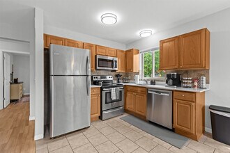 18530 E 14 Mile Rd in Fraser, MI - Building Photo - Building Photo