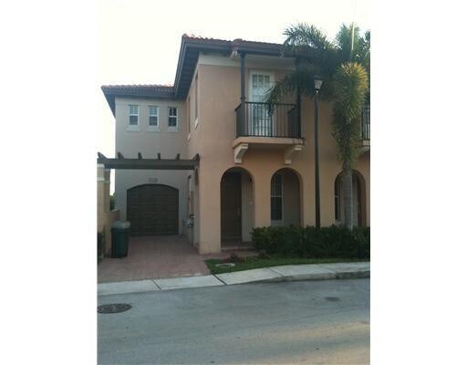 6903 Julia Gardens Dr in Coconut Creek, FL - Foto de edificio