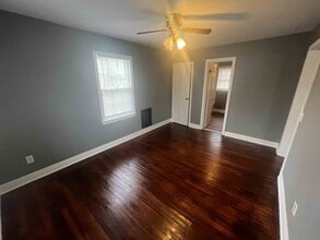 817 Moulton St E, Unit B in Decatur, AL - Foto de edificio - Building Photo