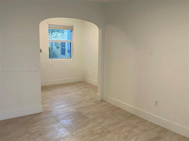 11 Sidonia Ave in Coral Gables, FL - Foto de edificio - Building Photo