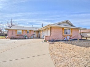 8328 NW 34th Terrace in Bethany, OK - Building Photo - Building Photo