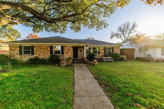9936 Lakemere Dr in Dallas, TX - Building Photo - Building Photo