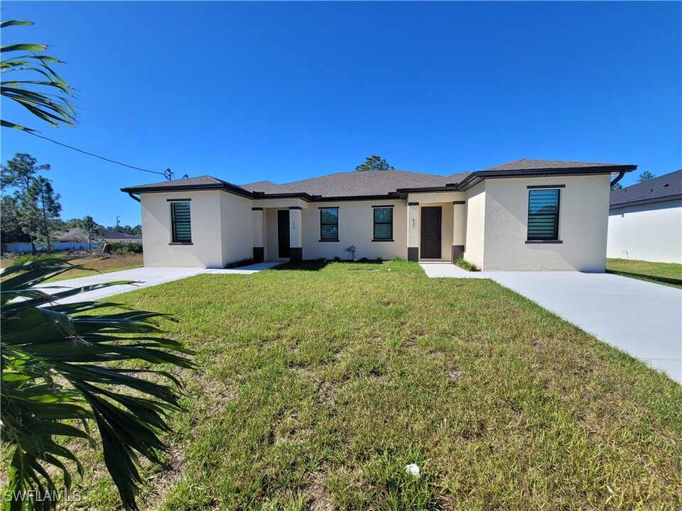 514 Bell Blvd in Lehigh Acres, FL - Building Photo