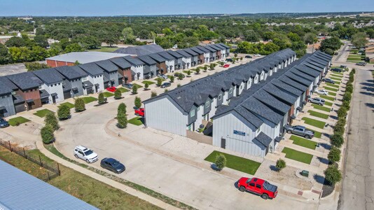 3325 Brambleton Hill Pl in Forest Hill, TX - Building Photo