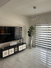 11501 NW 89th St in Doral, FL - Building Photo - Building Photo