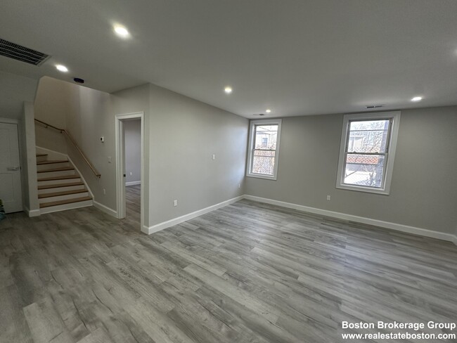 55 Burrell St, Unit R in Boston, MA - Building Photo - Building Photo