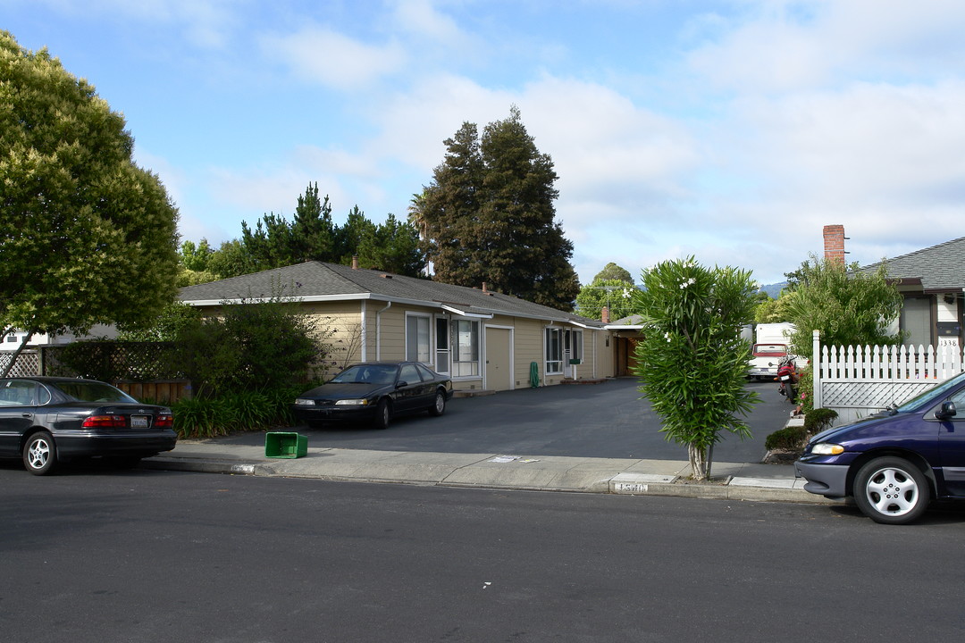 1356 Sierra St in Redwood City, CA - Foto de edificio