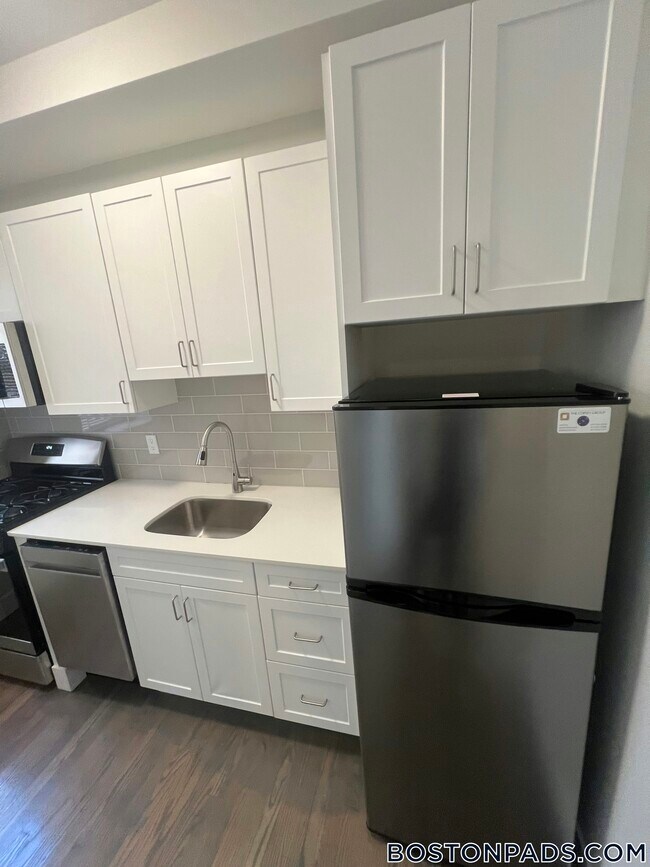 77 Park Dr in Boston, MA - Foto de edificio - Building Photo