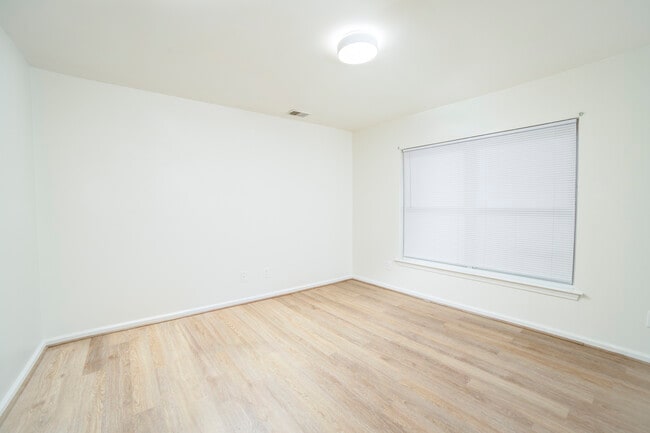 127 S 8th St, Unit 125-127 S 8th St 1st Fl in Newark, NJ - Foto de edificio - Building Photo