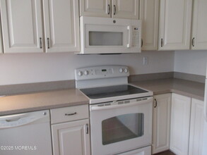 454B Portsmouth Dr in Lakewood, NJ - Building Photo - Building Photo