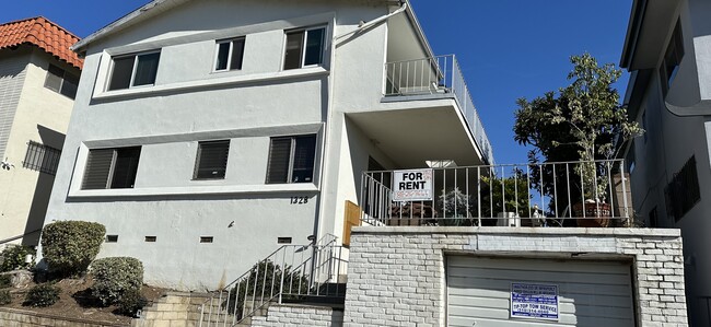 1328 Barry Ave in Los Angeles, CA - Foto de edificio - Building Photo