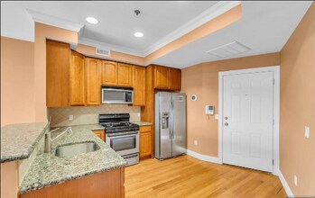 15-1303-1-19 Tichenor Ln, Unit 301 in Newark, NJ - Foto de edificio - Building Photo