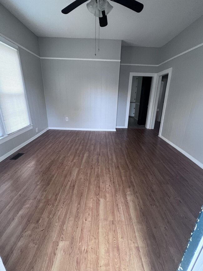 908 E Morehead St in Burlington, NC - Building Photo - Building Photo