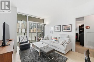 1 Market St. in Toronto, ON - Building Photo