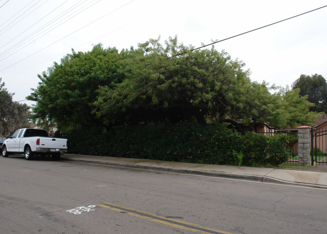 Juniper Gardens in San Diego, CA - Building Photo - Building Photo