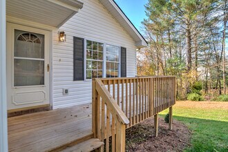 216 Windsor Ct in Hendersonville, NC - Foto de edificio - Building Photo