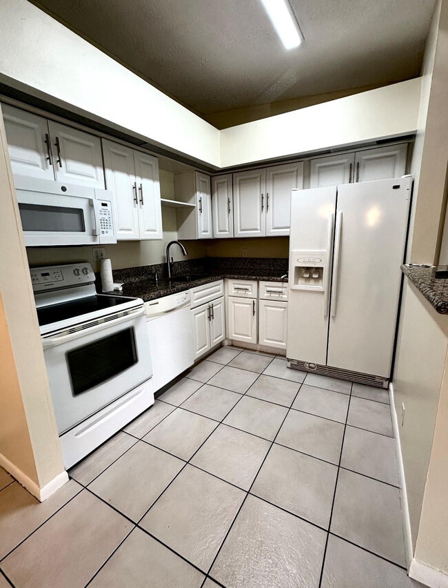 15484 Lakes of Delray Blvd in Delray Beach, FL - Building Photo - Building Photo