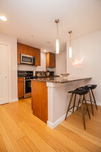 18 Manor St, Unit 401 in Boston, MA - Foto de edificio - Building Photo